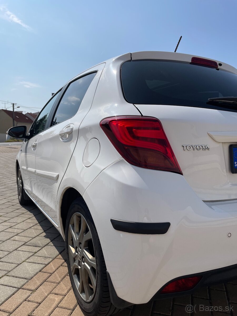 Predám Toyotu Yaris Hybrid