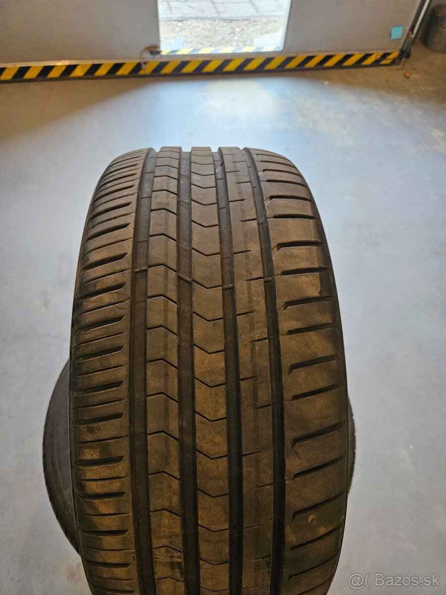 Letné Pneu 245/40R18