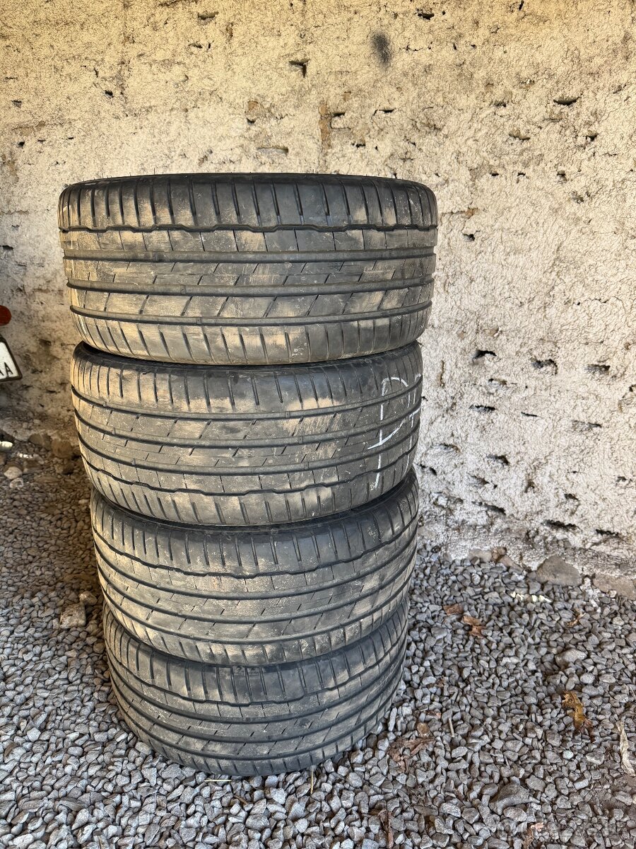 Hankook Ventus S1 Evo 3 245/40 R18 97Y