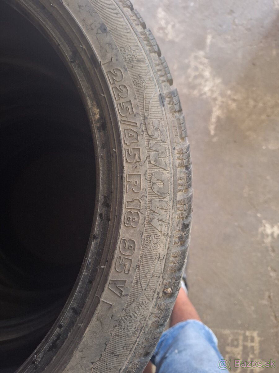 225/45 r18