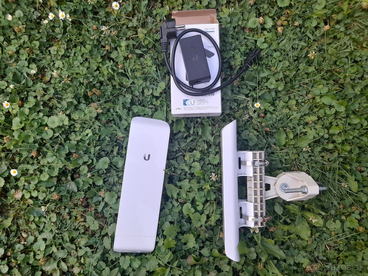 2x Ubiquiti NanoStation M5 + drziak + 2x POE adapter