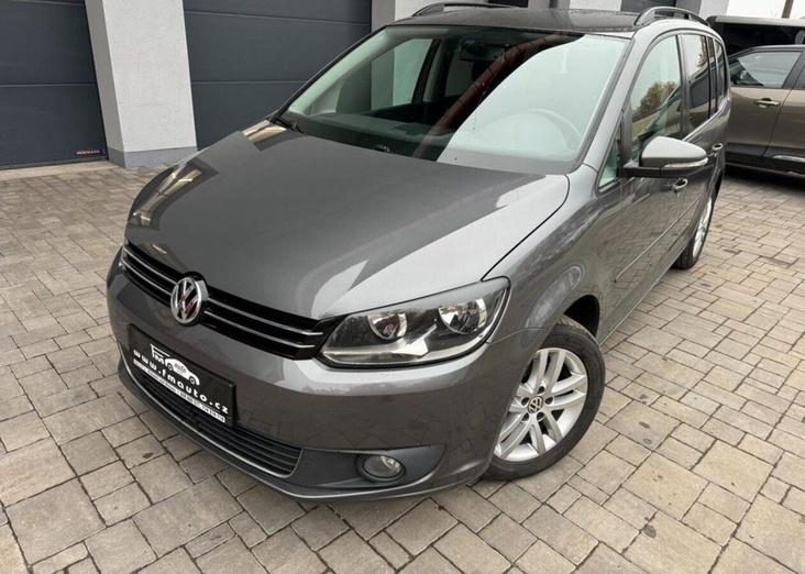 Volkswagen Touran 1.4 TSi ,7 míst benzín manuál 103 kw