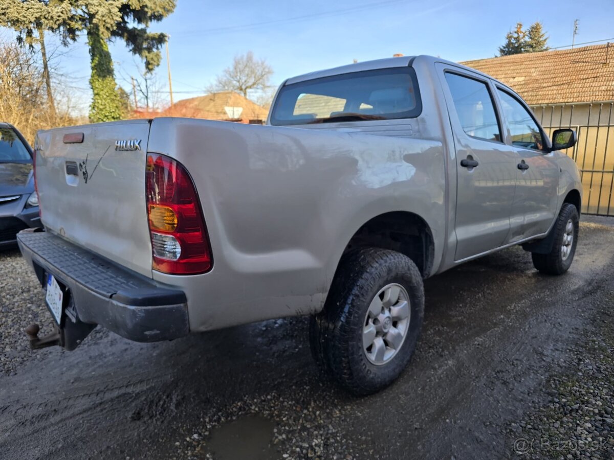 TOYOTA HILUX 2,5 DIESEL 4X4 KLÍMA