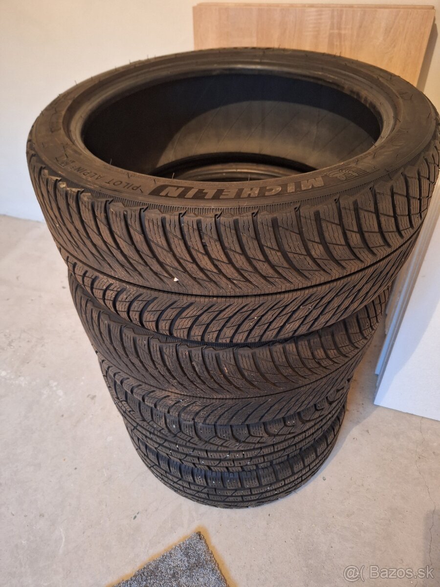 225/40 r18