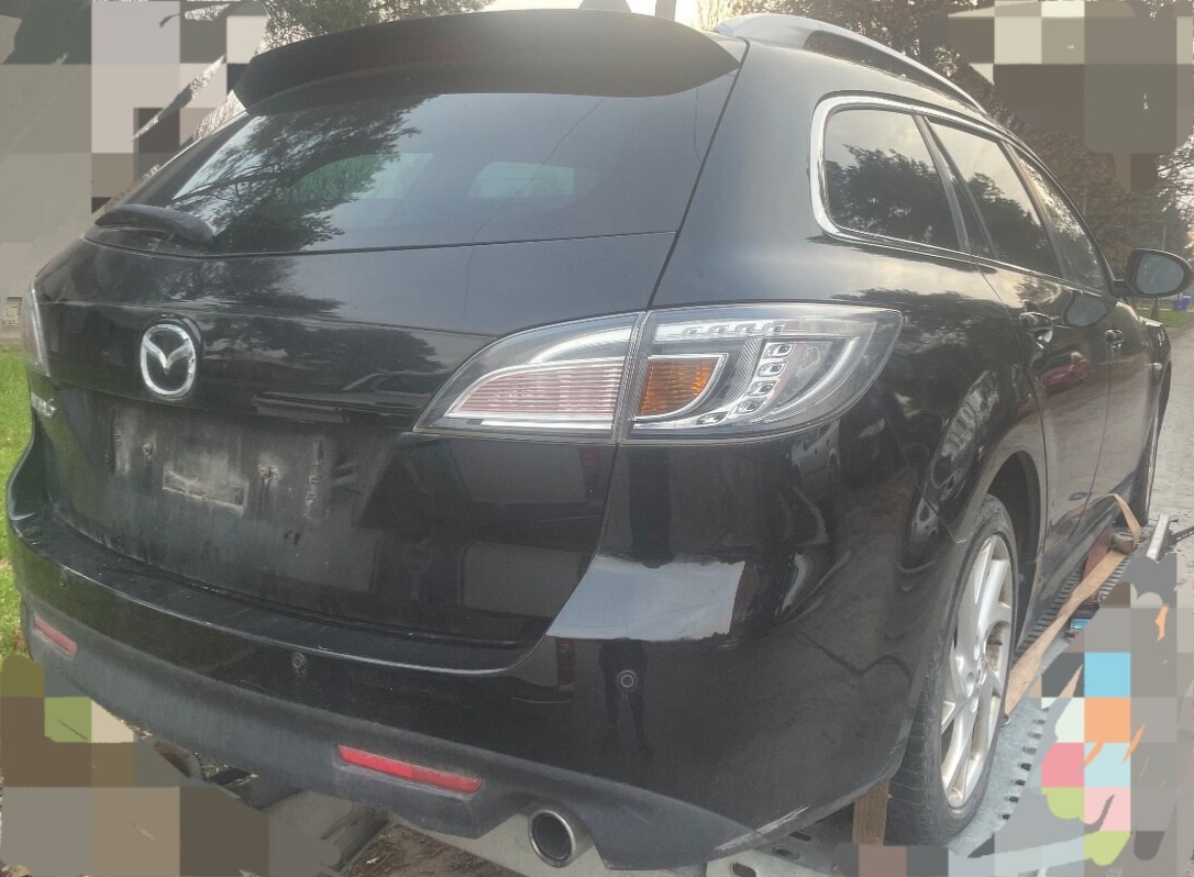 Mazda 6 2.2 D 2010 Predám PIATE DVERE, ZADNÉ SVETLO COMBI