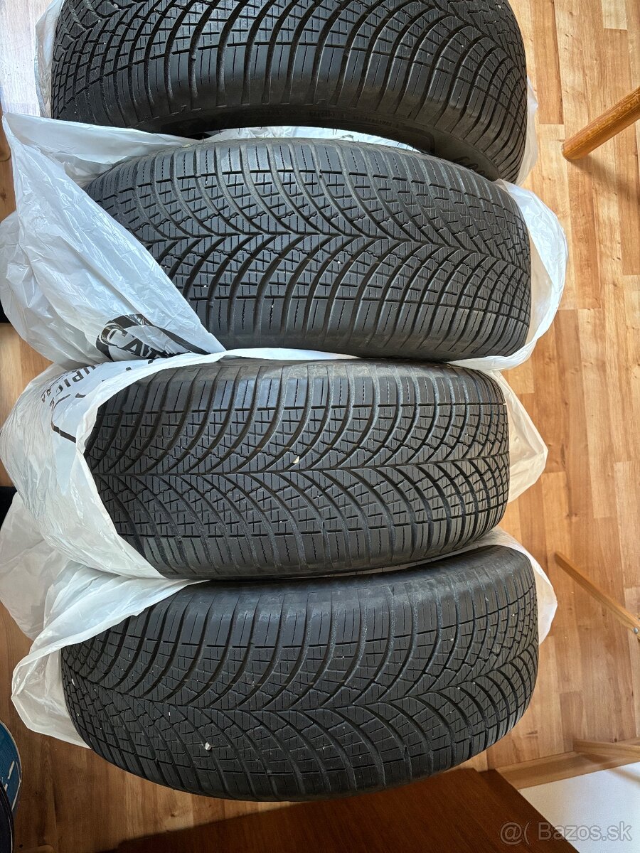 Celorocne 225/55R18 102 V Goodyear Vector 4Season