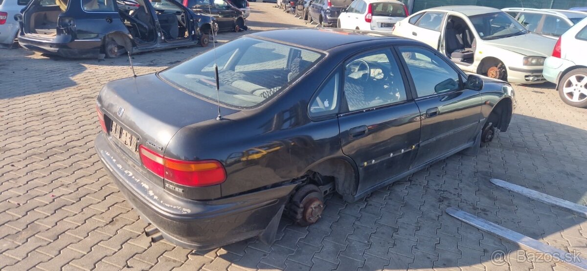 Lacno rozpredám Honda Accord 1993-1998 na náhradné diely