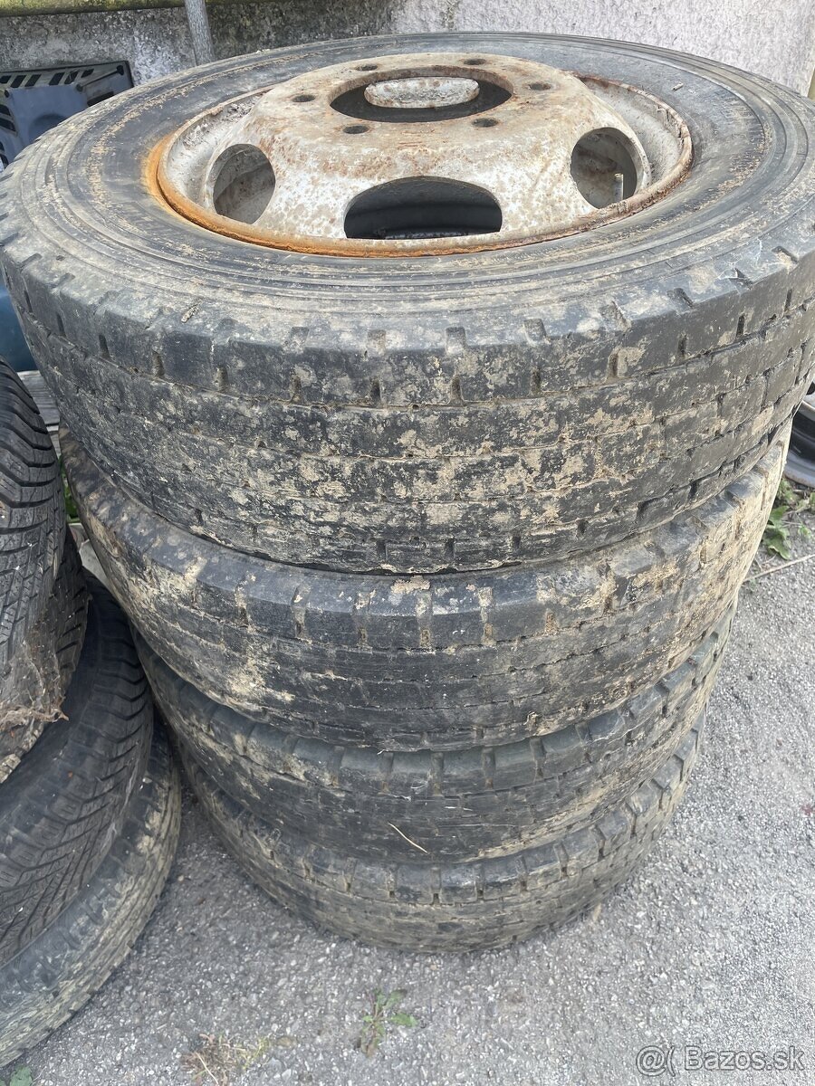 Predam cele komplet kolesa 215/75 r17,5 AVIA,IVECO