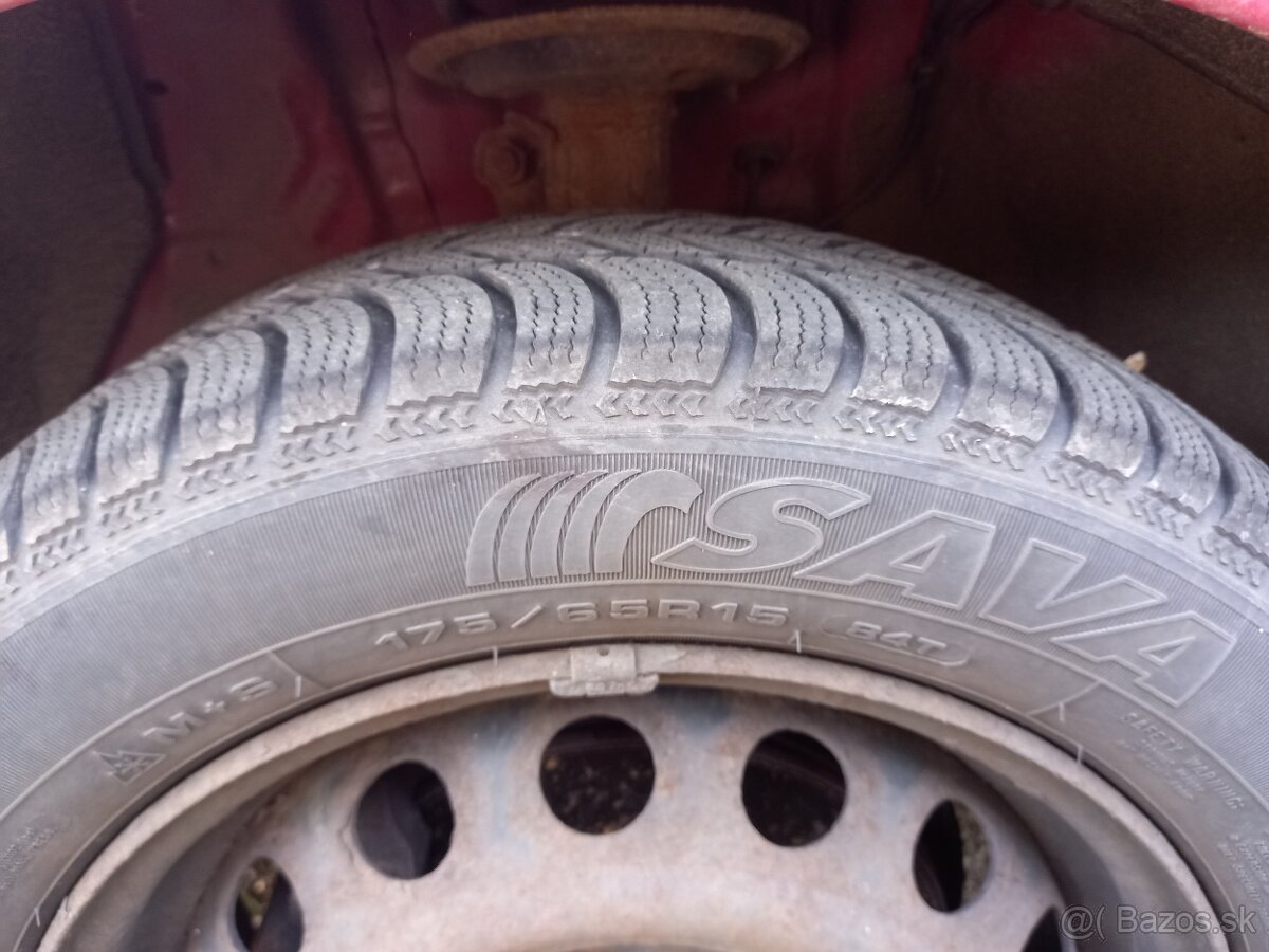 Toyota yaris pneu175/65r15 komplet