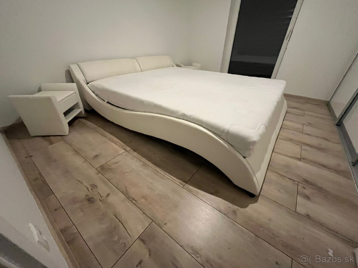 Manželská posteľ CORIUM 180x200 + nočné stolíky.