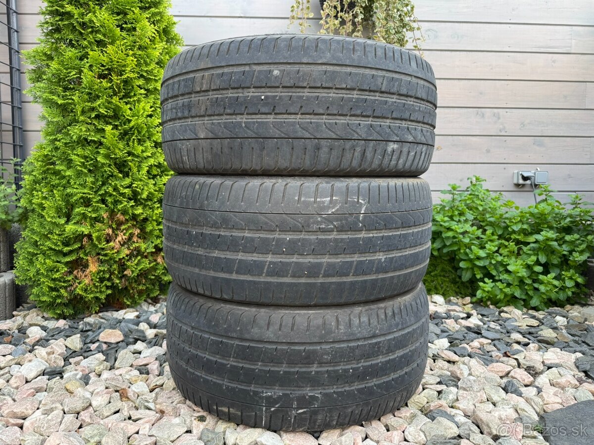 275/35 R21