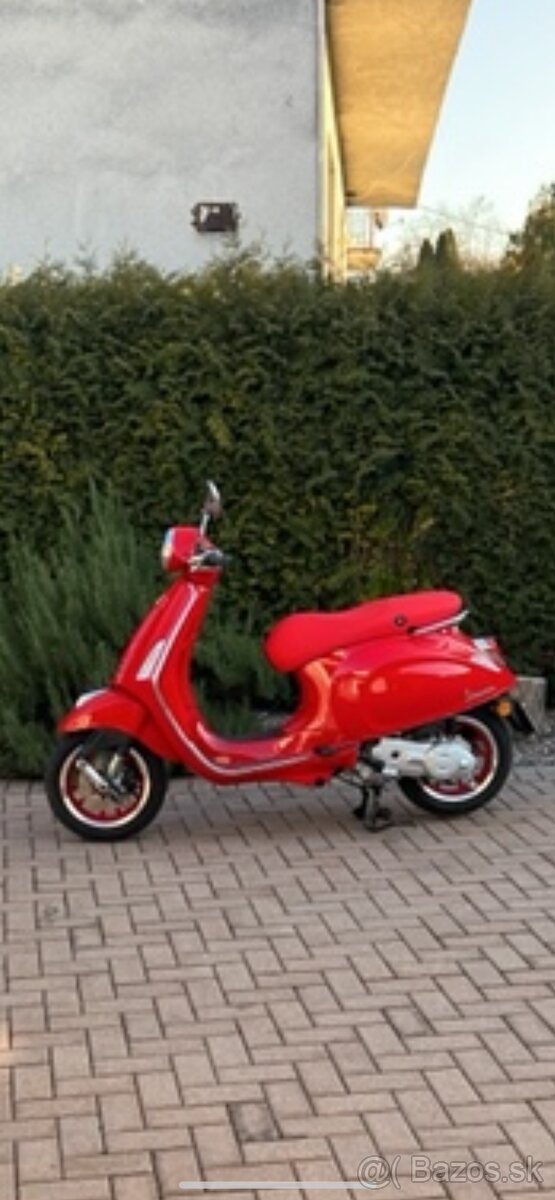 Vespa 50 red PREDAM