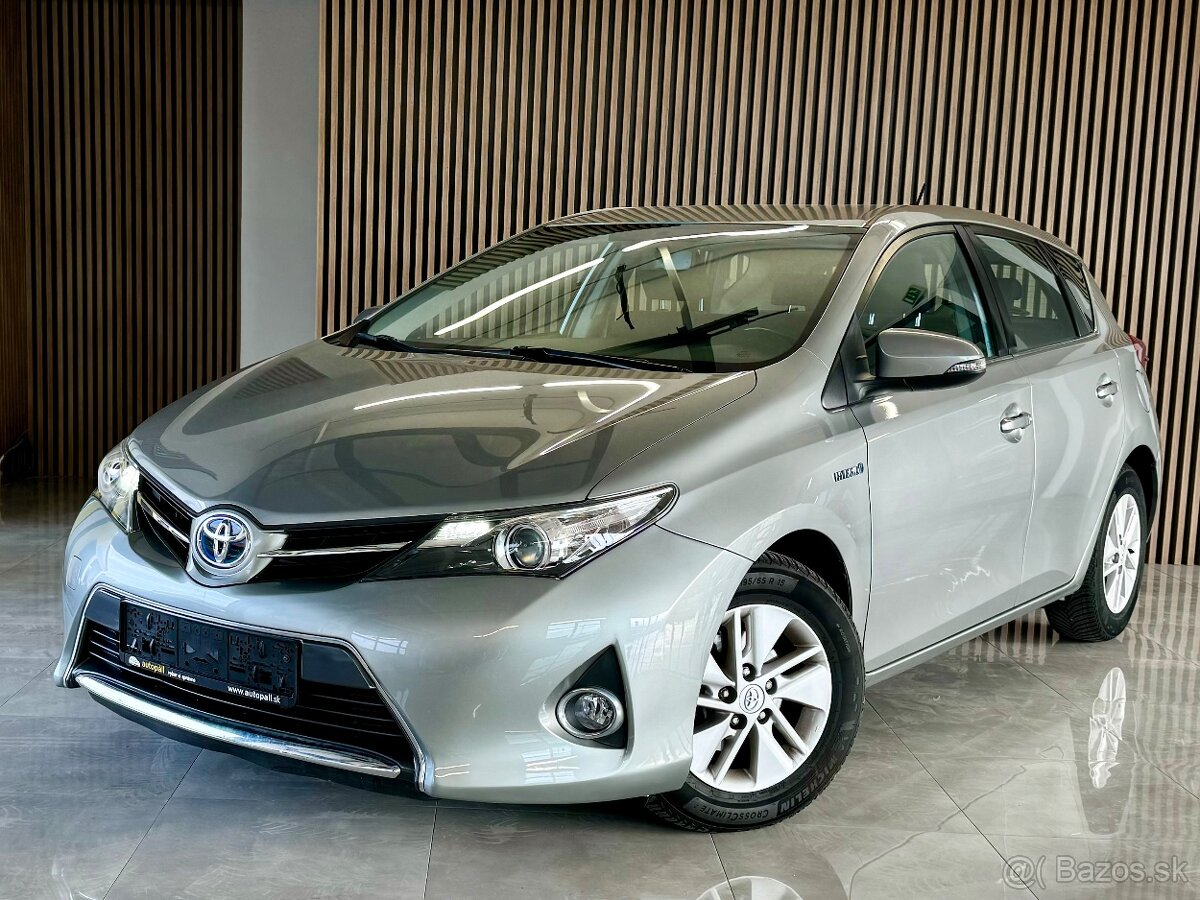 Toyota Auris 1.8 Hybrid Automat 2015 107 tisíc km