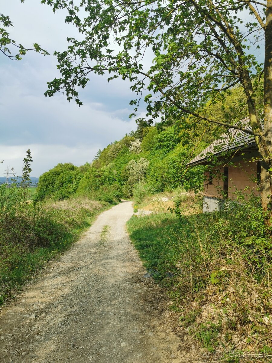 Na predaj veľmi pekný pozemok v ILAVE-1593 m2