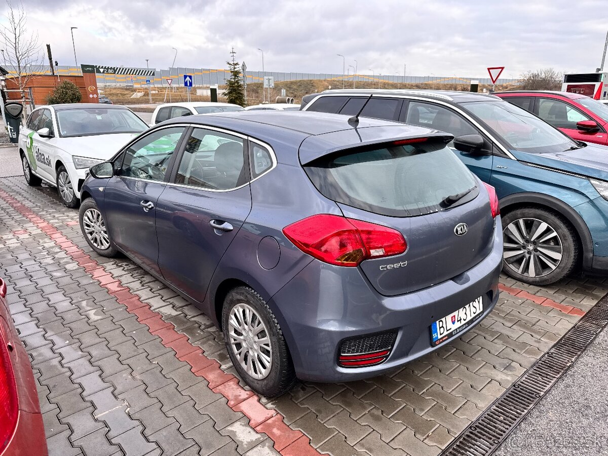 KIA CEED 1,4 CRDI,SILVER,NAFTA,KÚPENA NA SK,77 404 KM,6/2018