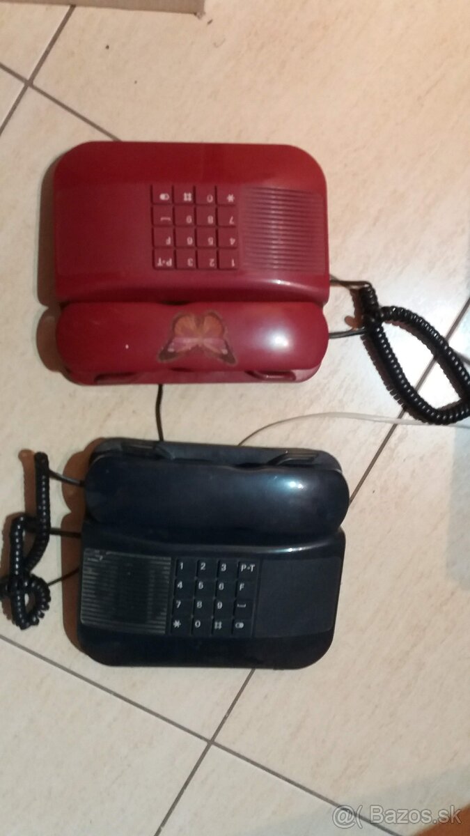 tlačítkový telefon na pevnú linku