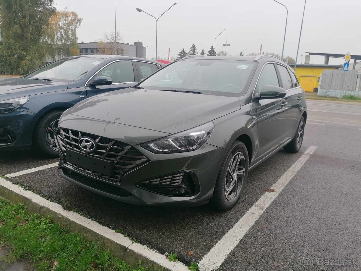 Hyundai i30 CW 1.5 T-GDi mHEV Family DCT, Ručné ovládanie