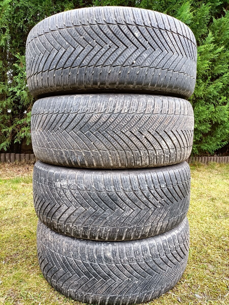 Celoročné pneumatiky 245/50 R18 104 Y