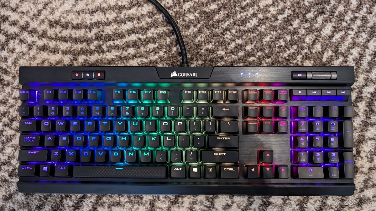 Herná mechanická klávesnica Corsair K70 RGB MK.2