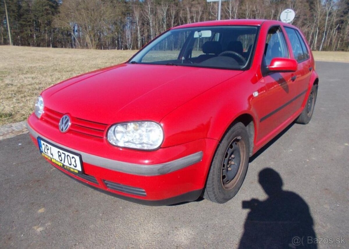 Volkswagen Golf 1,4 55KW nová STK,koup ČR benzín manuál