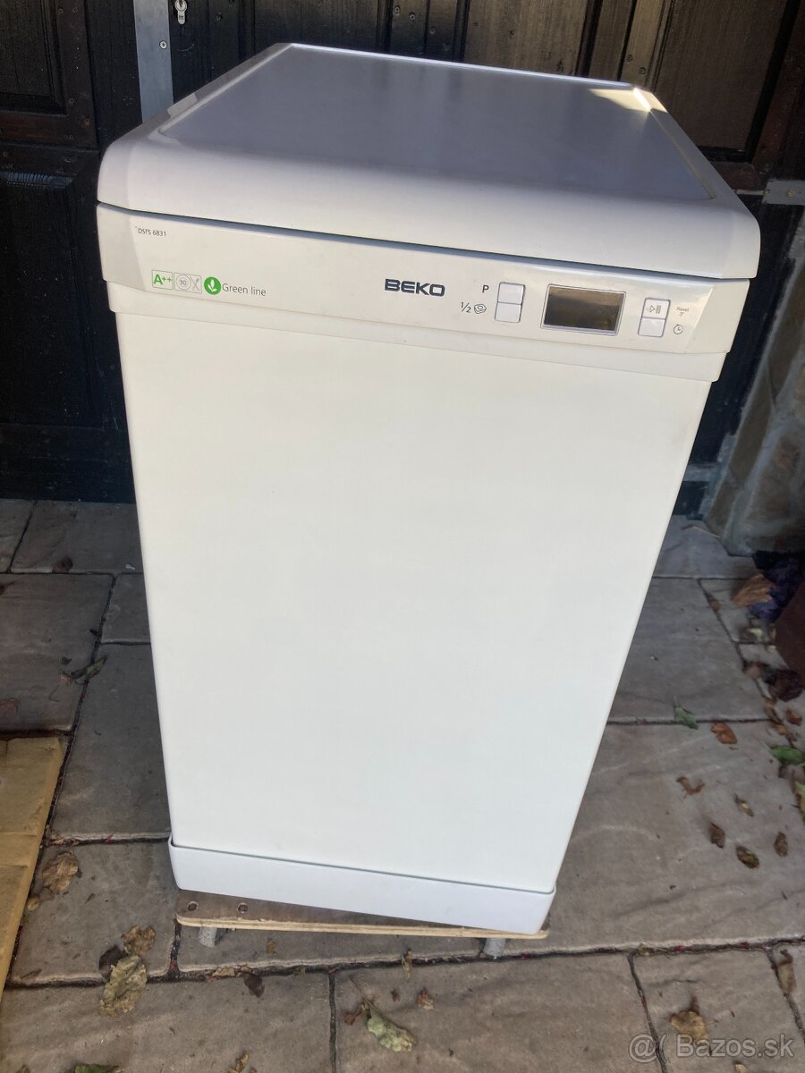 BEKO DSFS 6831 40cm siroku volne stojacu umyvacku