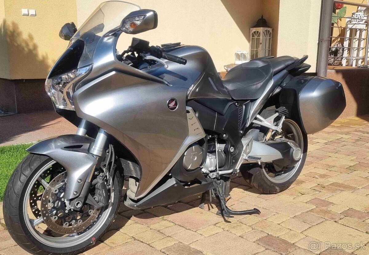 Predám HONDA VFR 1200 F