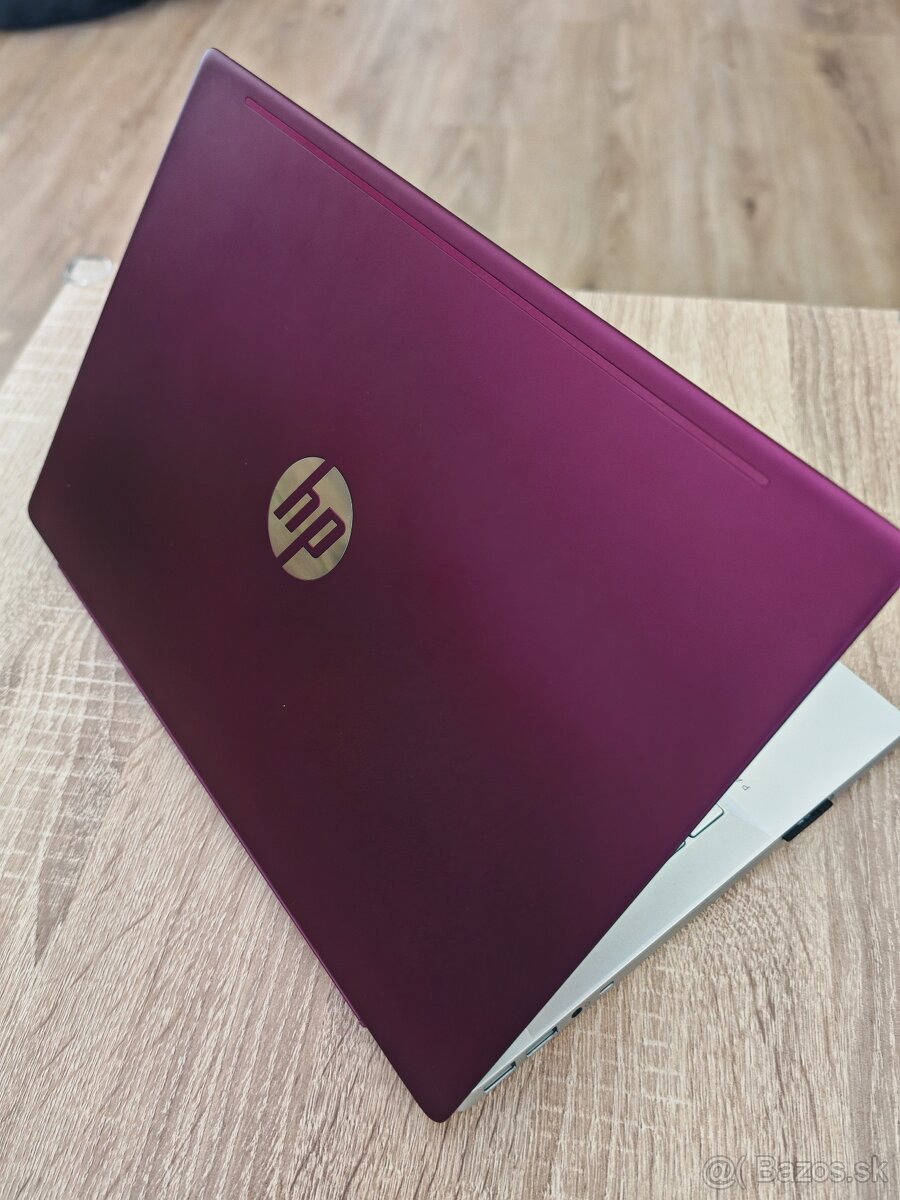 HP Pavilion burgundy