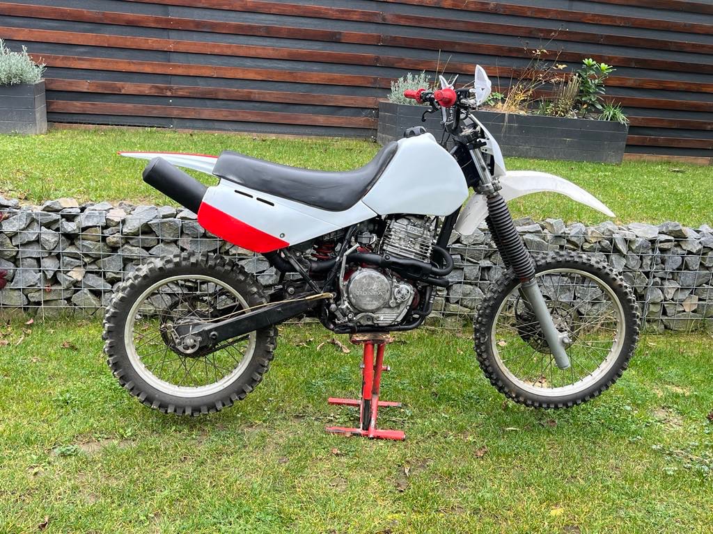 HONDA XR600