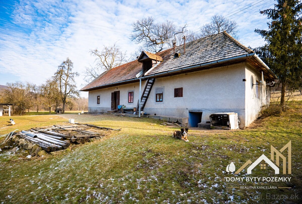 Rodinný dom / laznícka usadlosť + 6,8 ha pozemok v Krupine