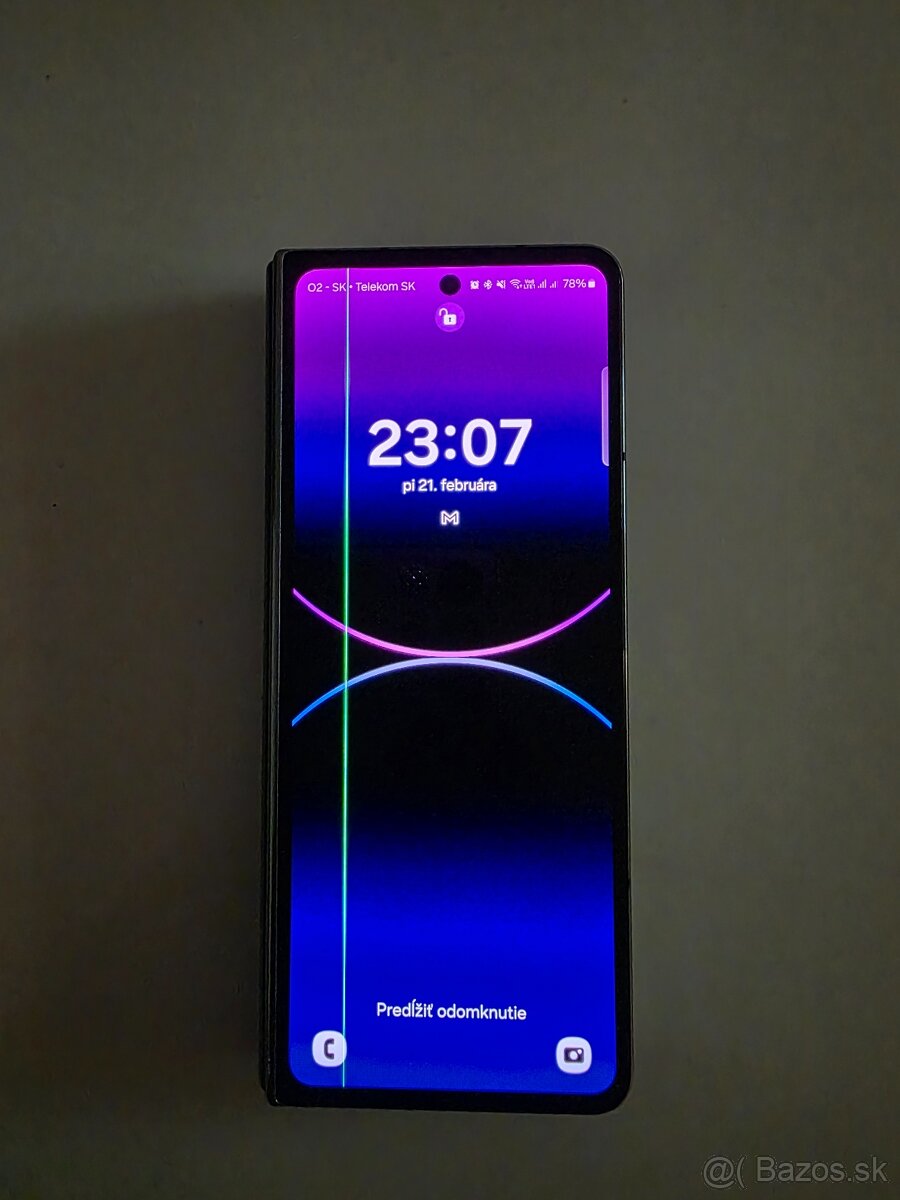 Samsung galaxy Z Fold 4  poškodený.