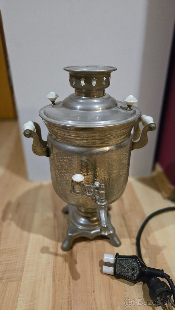 Starý funkčný samovar