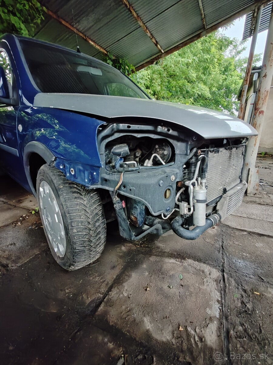 Predám búrané Opel Combo 2008