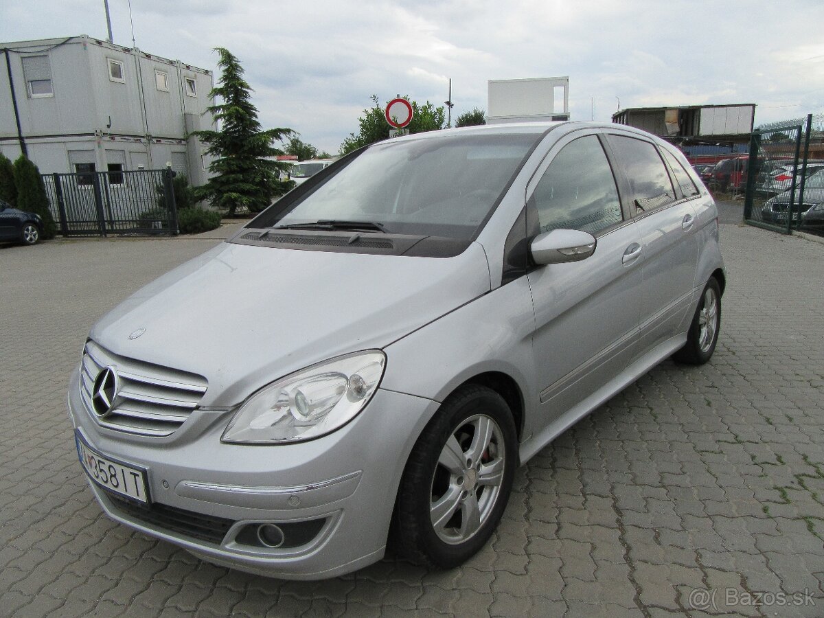 Mercedes-Benz B180