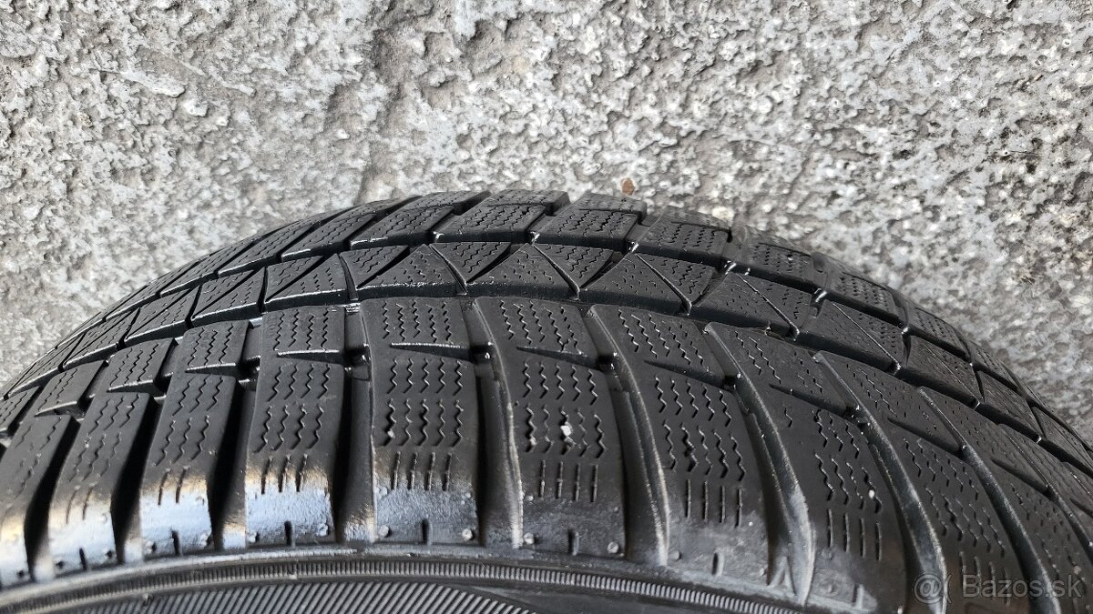 Zimne 215/45 R16