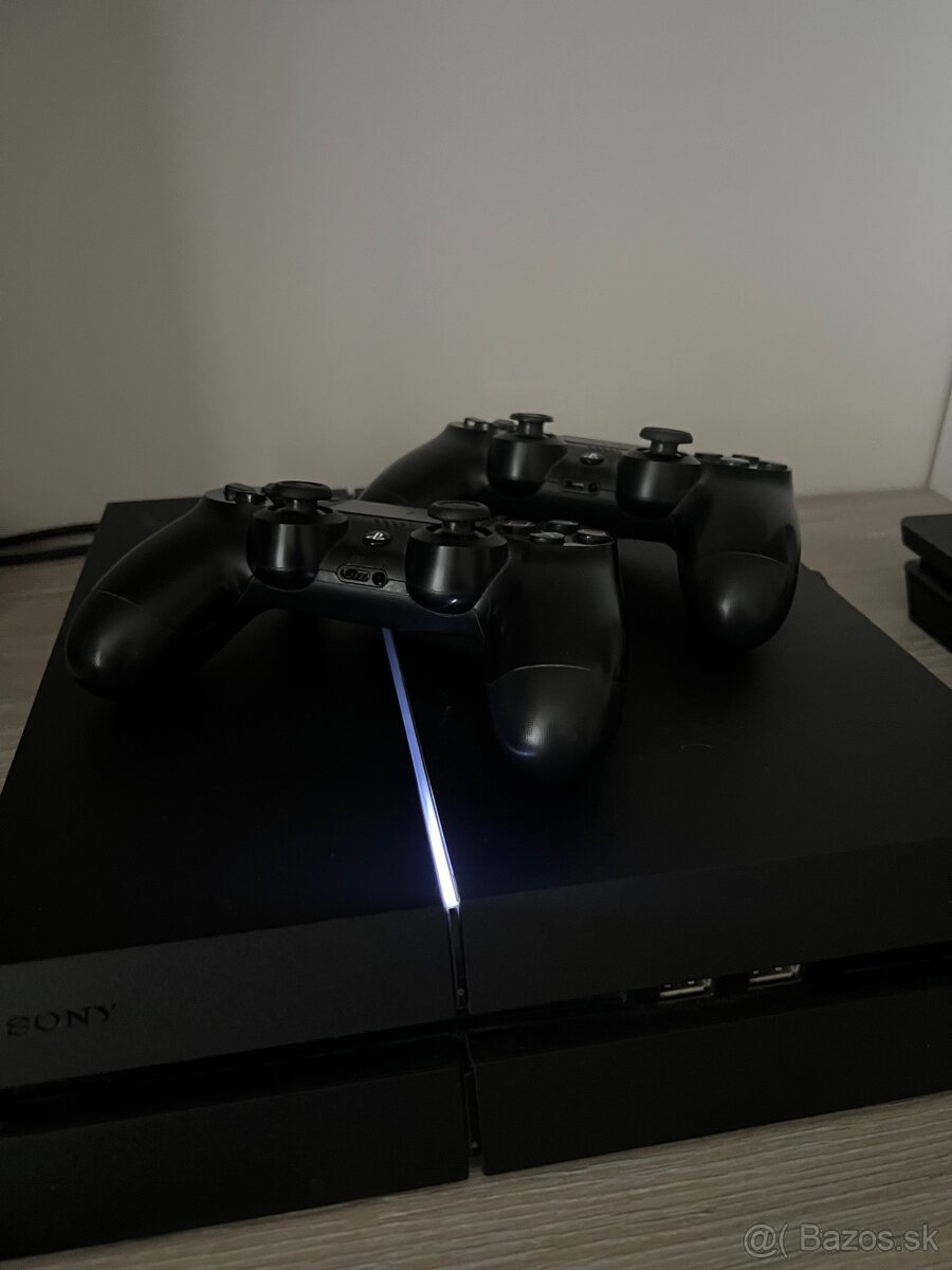 Predam ps4 1TB top stav 2 ovladače hry