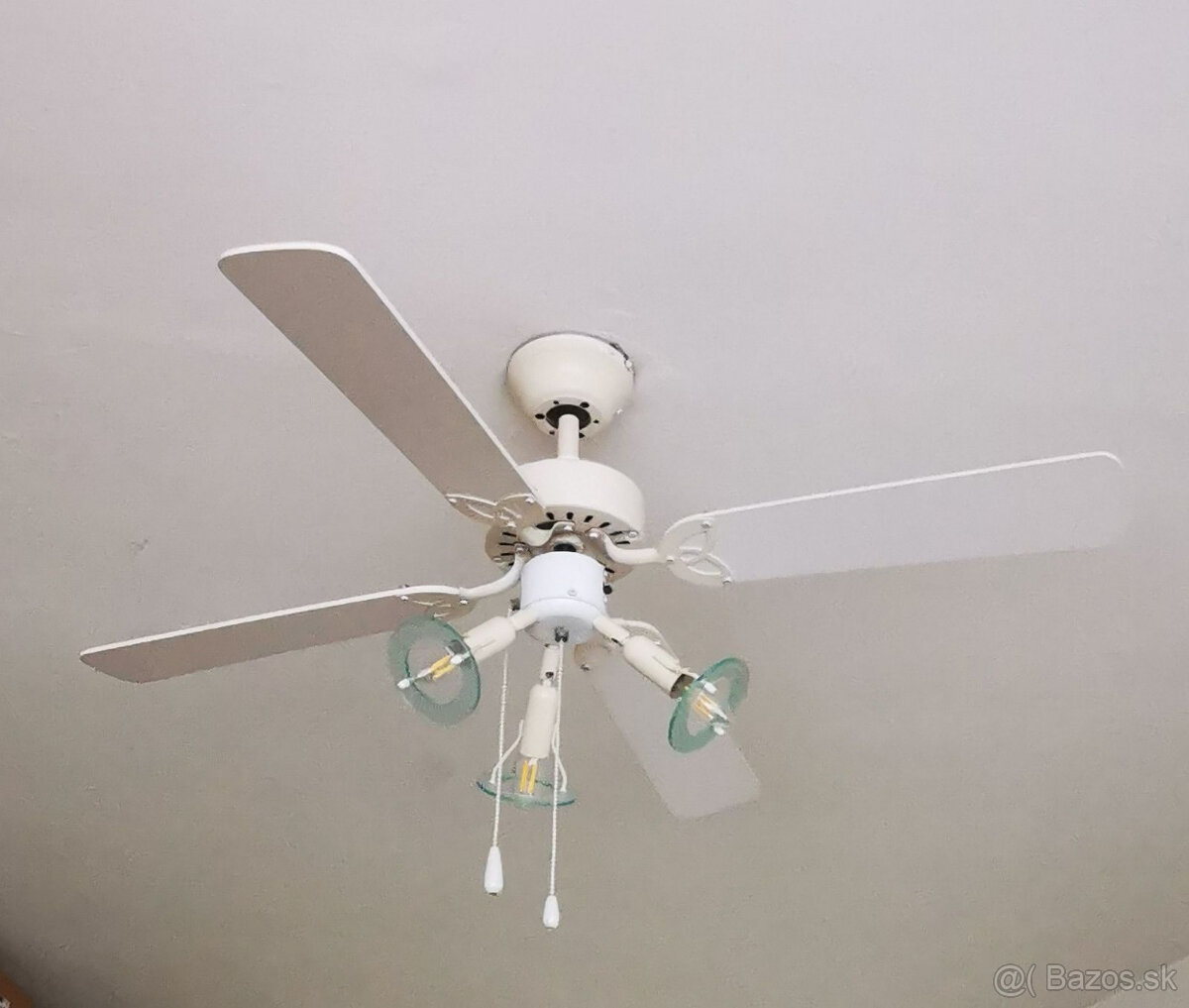 Stropný ventilátor so svetlom