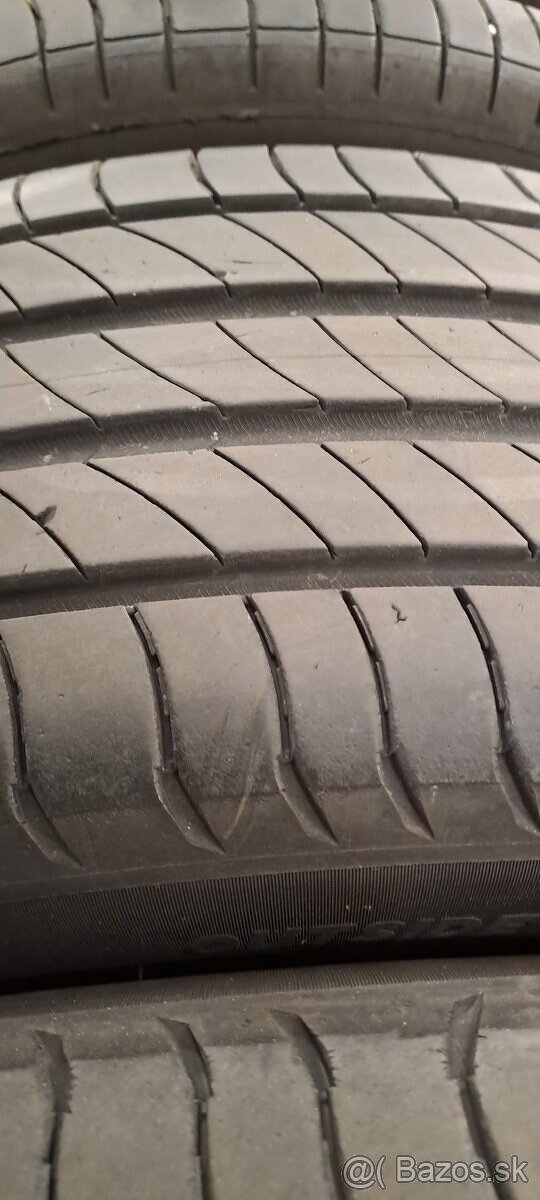 Predám 4ks jazdené letné 215/55r18-99V Michelin