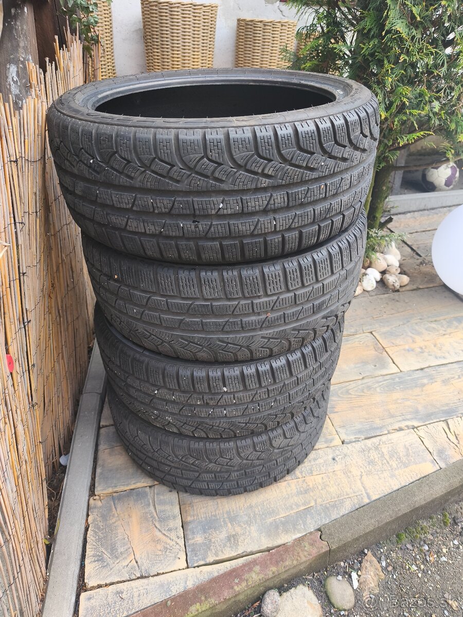 225/40 R18