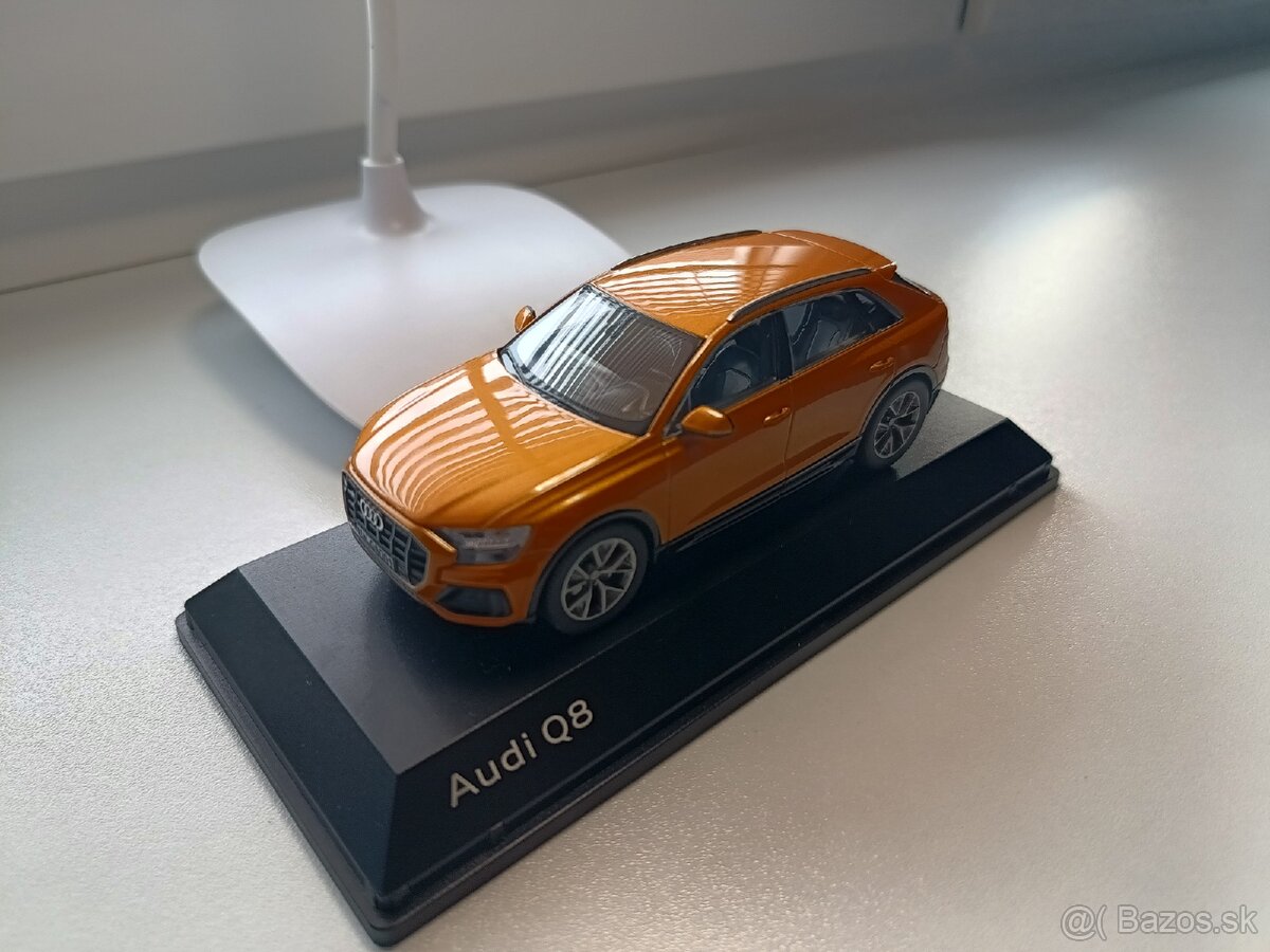 Model auta Audi Q8 2017 (Dragon Orange)