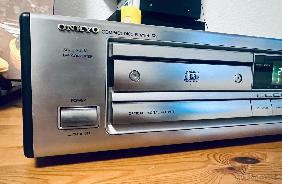 Onkyo cd player DX 6820