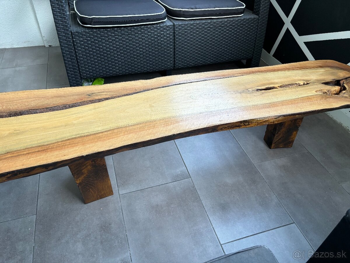 Drevený stolík/lavica masív