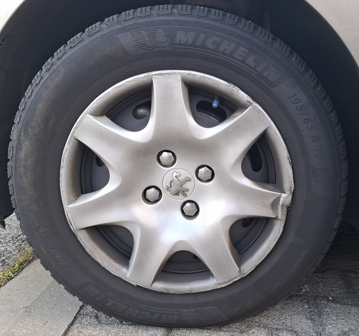 Predám zimné pneumatiky 195/65 R15 (Peugeot 308)