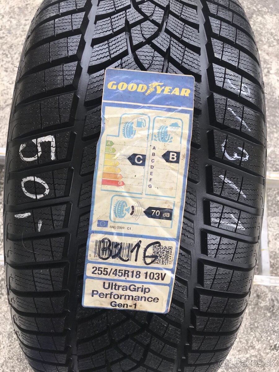 255/45 R18