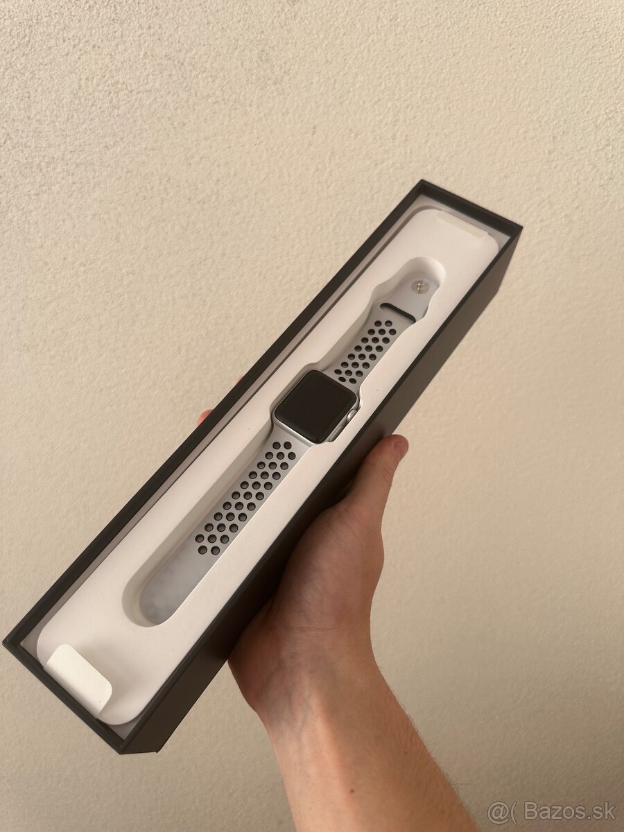 Apple Watch 3 38mm nike strieborné