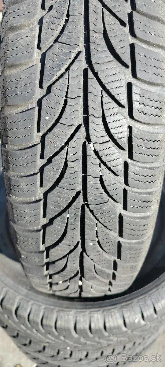 Predám 4 zimné pneumatiky 175/70 R14 84T Paxaro