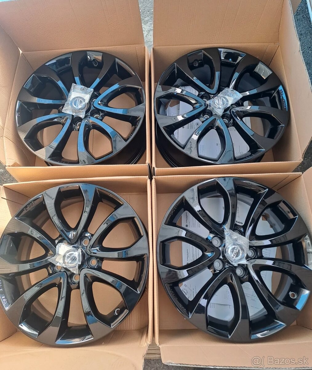 Originál alu Nissan juke r17 Roztec 5x114,3 černé