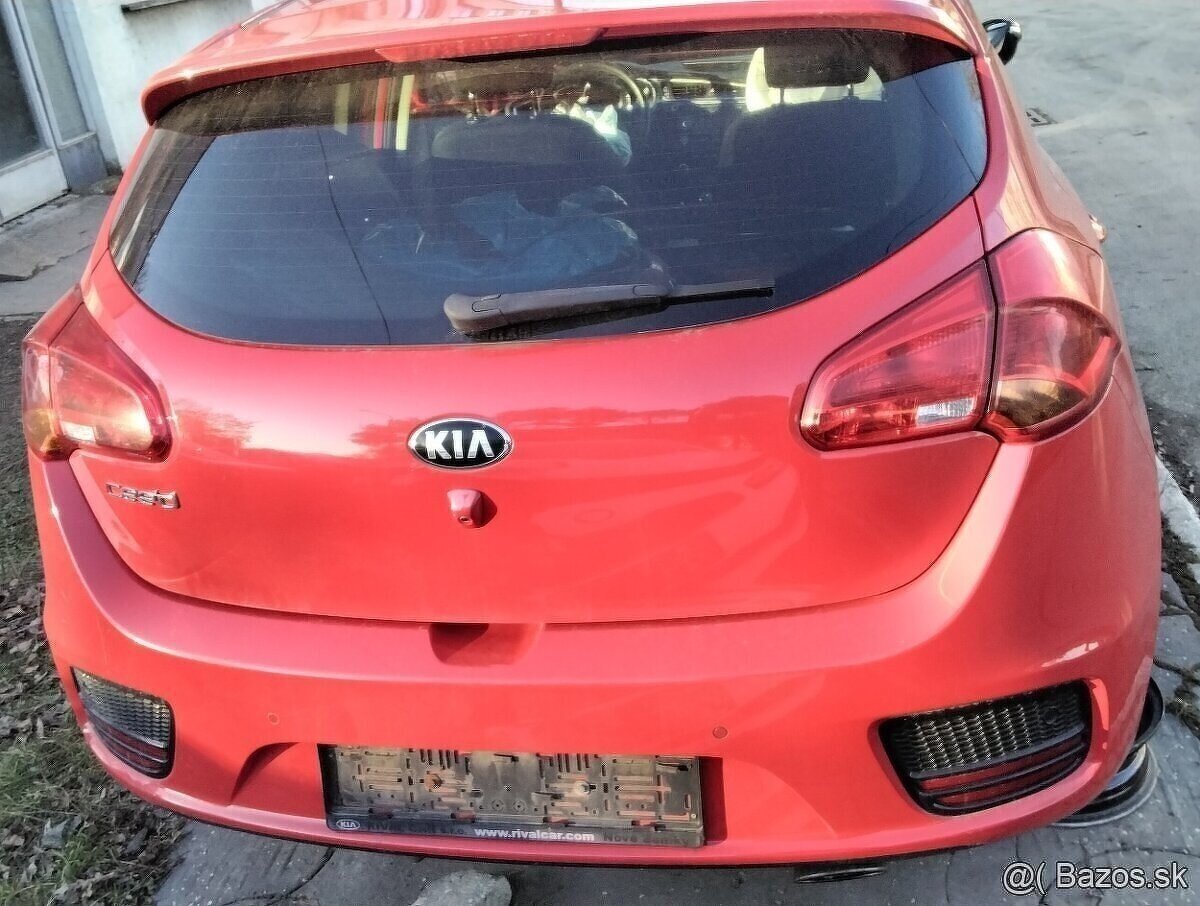 Kia Ceed 1.4 2016 predám DVERE,  MOTOR G4LC,  zadný BLATNÍK,