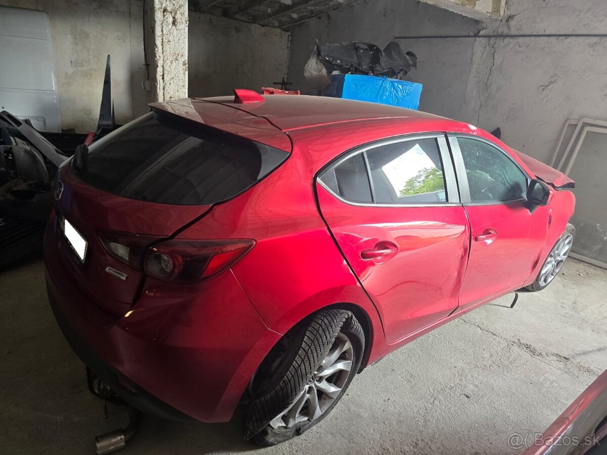 Rozpredám na náhradné diely Mazda 3 2015