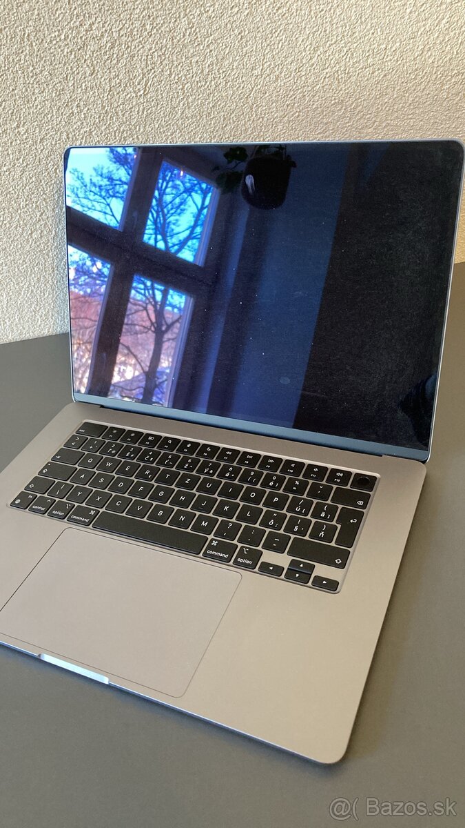 MacBook Air M3 2024