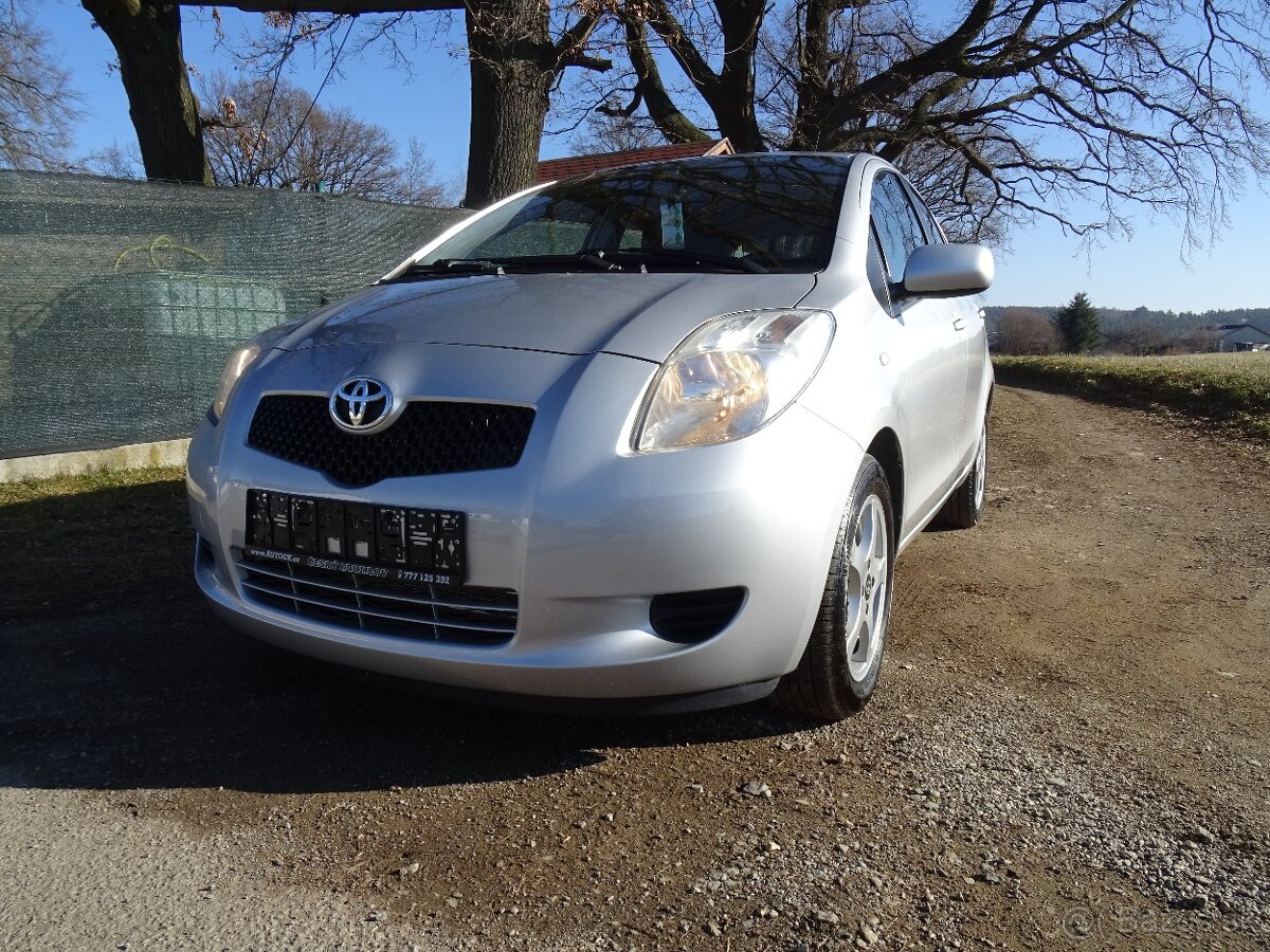 Toyota Yaris 1,0i 51kW 1x majitel, Zamluveno